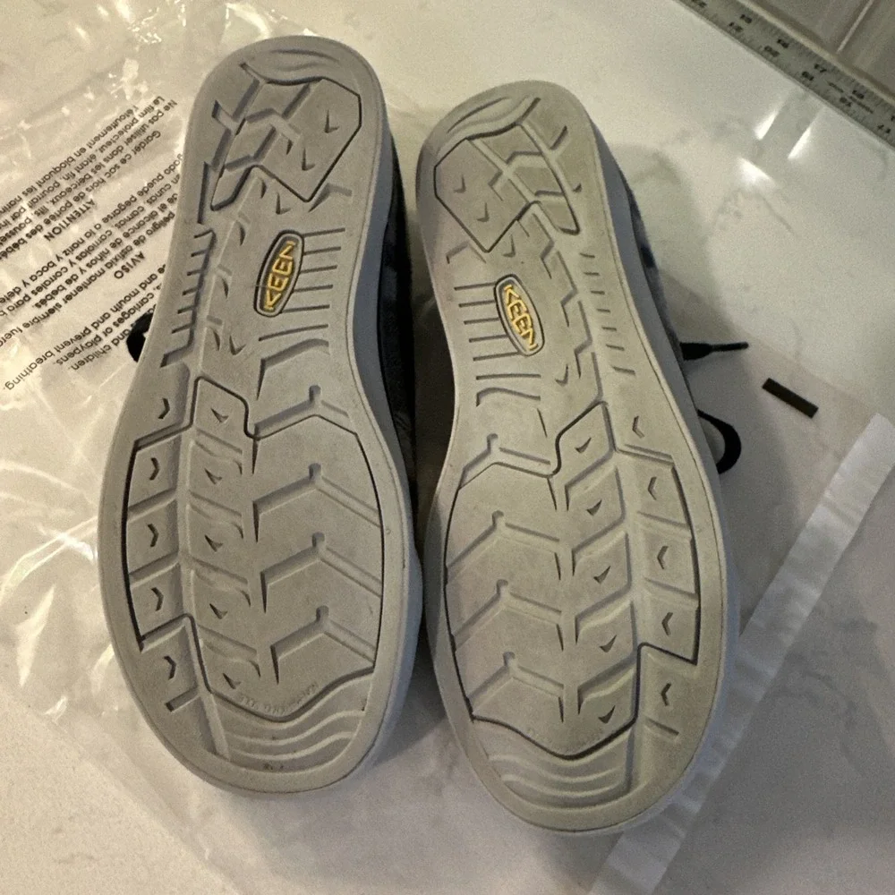 Keen Elsa III plaid wool sneakers Shoes Size 8.5 Medium Black Gray